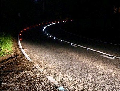 reflectors on highways reflect light